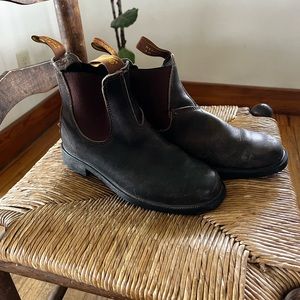 Womens blundstone boots (US size 6, AU 3)